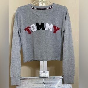 TOMMY HILFIGER LONG SLEEVE GRAY CROP TO SZ SNALL
